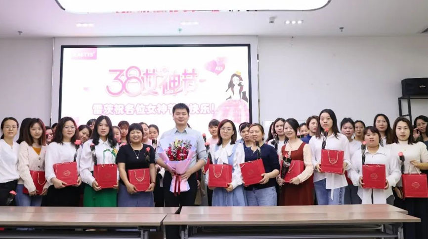 春风十里不如你：雷茨庆祝第495个妇女节！